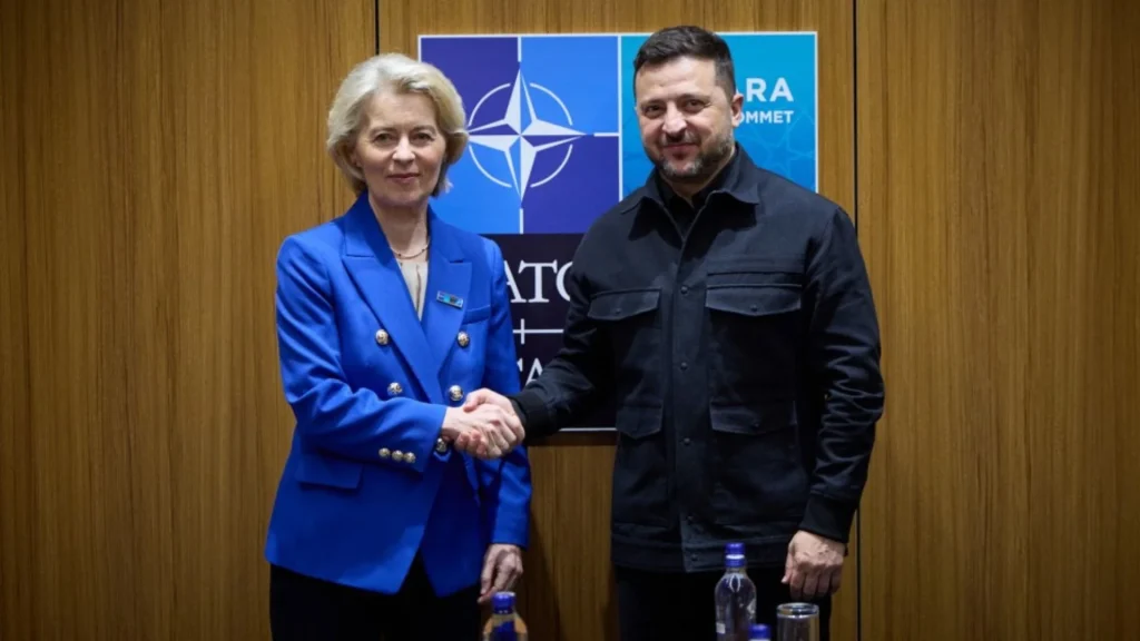 Урсула фон дер Ляйен и Владимир Зеленский во время дроновой сделки ЕС и Украины