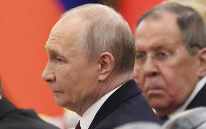 Владимир Путин на фоне дискуссий о сценариях для российских элит