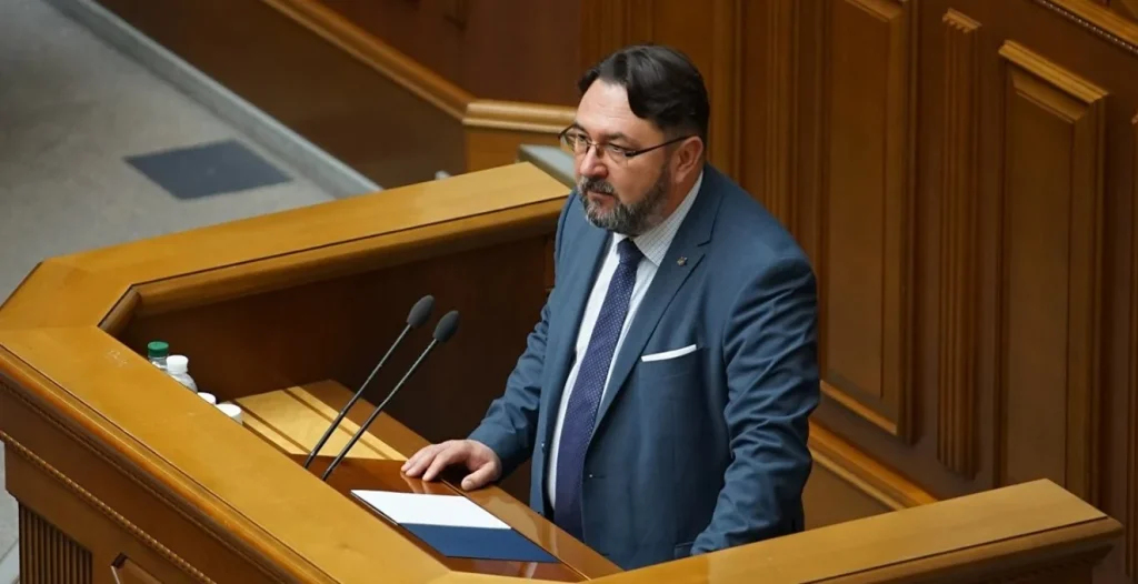 Никита Потураев выступает с трибуны Верховной Рады по поводу отставки