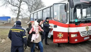 Евакуація людей автобусом ДСНС з населених пунктів Дніпровщини до транзитних центрів