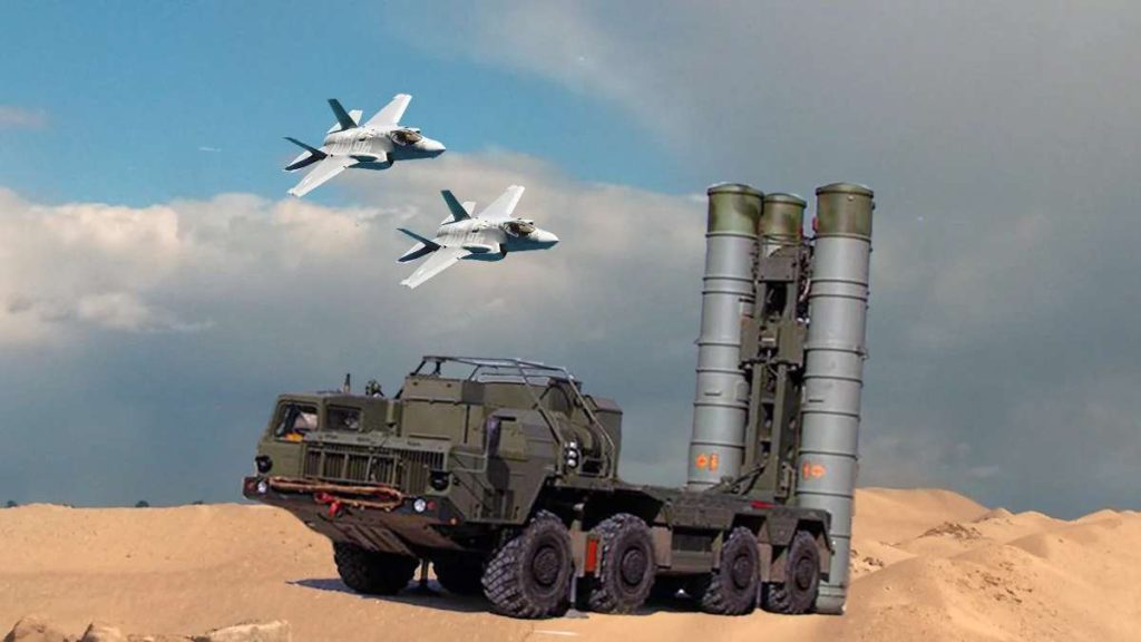 Система С-400 и истребители F-35 над пустыней