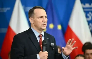 Радослав Сікорський виступає щодо загрози нападу Росії на Польщу