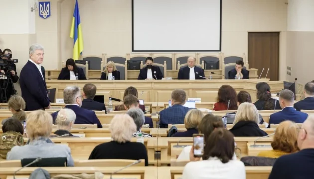 Петро Порошенко у Верховному Суді під час розгляду позову щодо санкцій