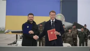 Зеленський і Макрон на зустрічі у Франції з документами про оборону